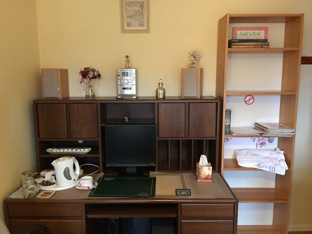 The Cedars House B&B นานีทัน ภายนอก รูปภาพ